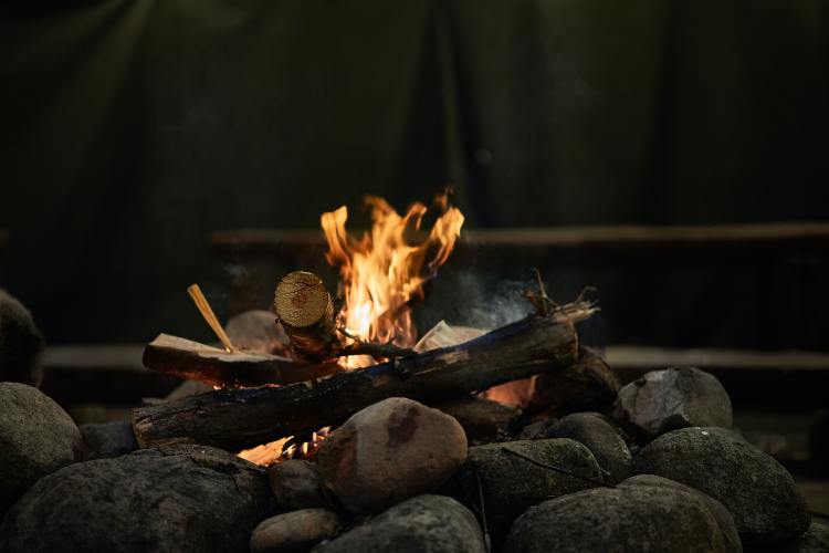 Bild eines Lagerfeuers von Вадим auf pexels